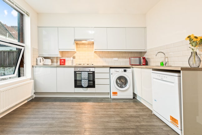 **Modern House for Professionals** Main Photo