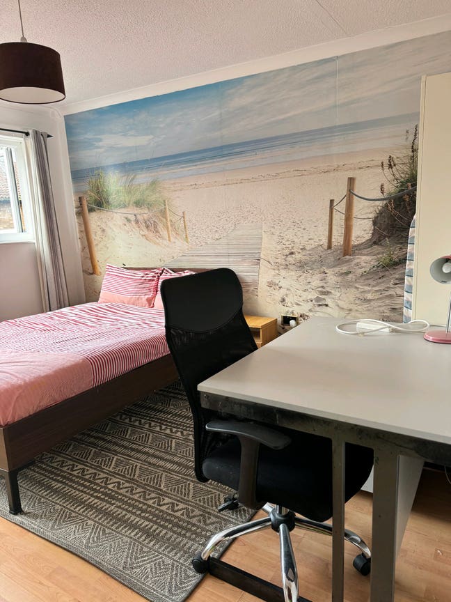 Cosy  double bedroom in Heaton house Main Photo