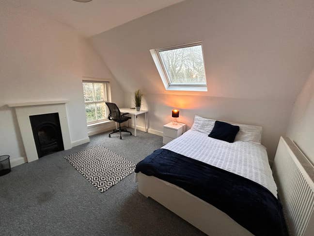 HUGE EN-SUITE Beautiful Double Rooms Available :) Main Photo