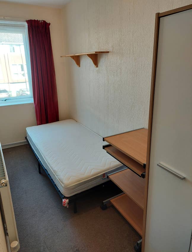 Single room £540 inc bills 3 mins town Welcoming.  Main Photo