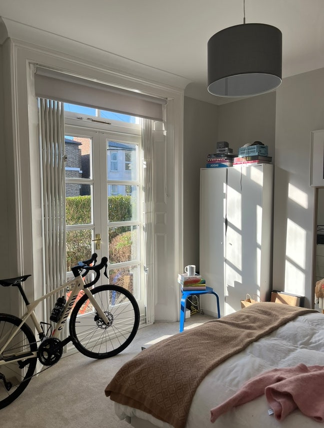 Sublet/longterm Room in De Beauvoir  Main Photo