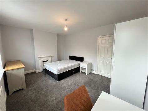 Room in LS6Perfect for  Students Main Photo