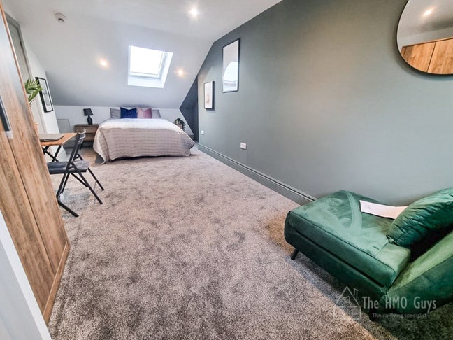 Final Room Available - Double Ensuite Room Main Photo