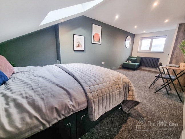 Final Room Available - Double Ensuite Room Main Photo