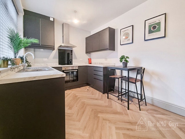 Final Room Available - Double Ensuite Room Main Photo