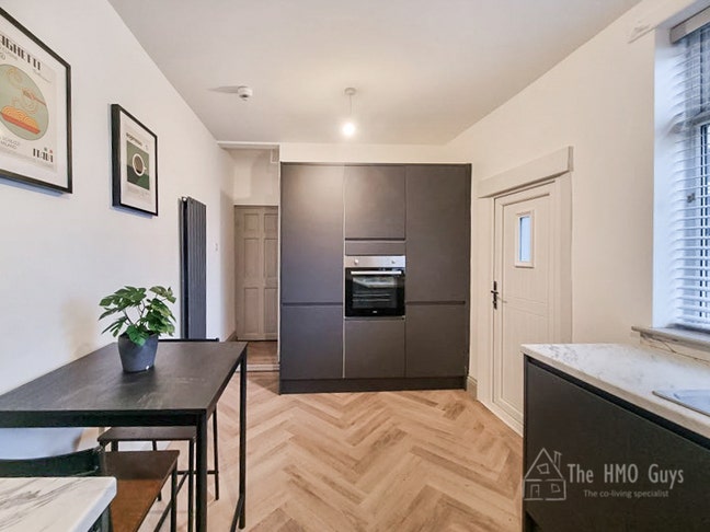 Final Room Available - Double Ensuite Room Main Photo