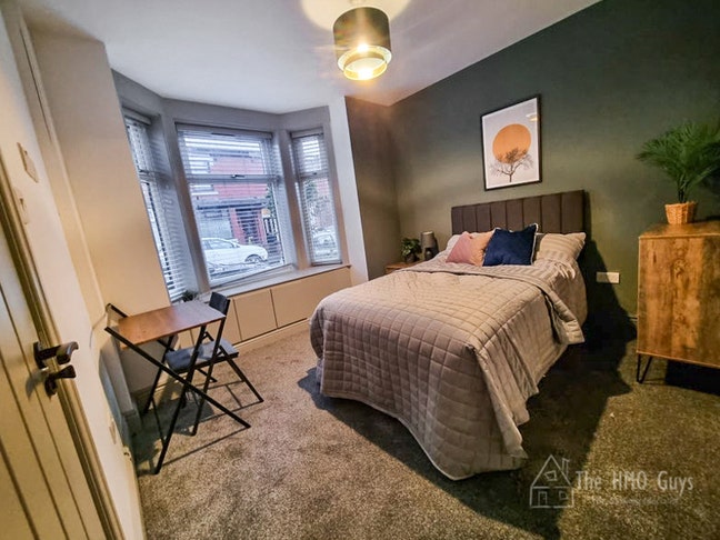 Final Room Available - Double Ensuite Room Main Photo