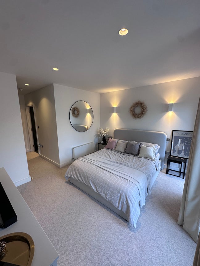 Double bedroom with en-suite  Main Photo