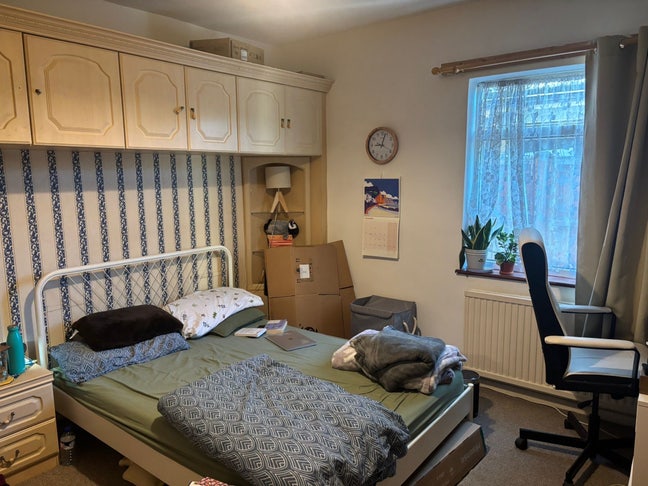 1 double  Bedroom in a Large Detached House Main Photo