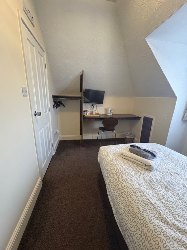 Serviced single room  Main Photo