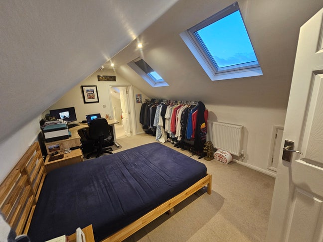 Large Annex rooms with private entrance Guildford Main Photo