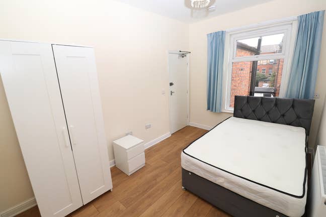  Double room at 67-69 Edleston Rd Main Photo