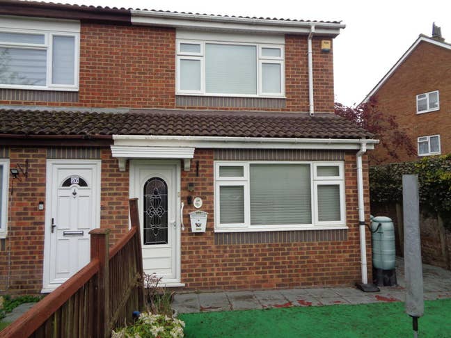 Spacious 1-Bed House for Rent–TW15 3ET Main Photo