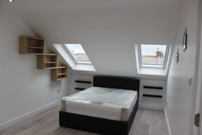 Ensuite Room E7 - Female Only Main Photo