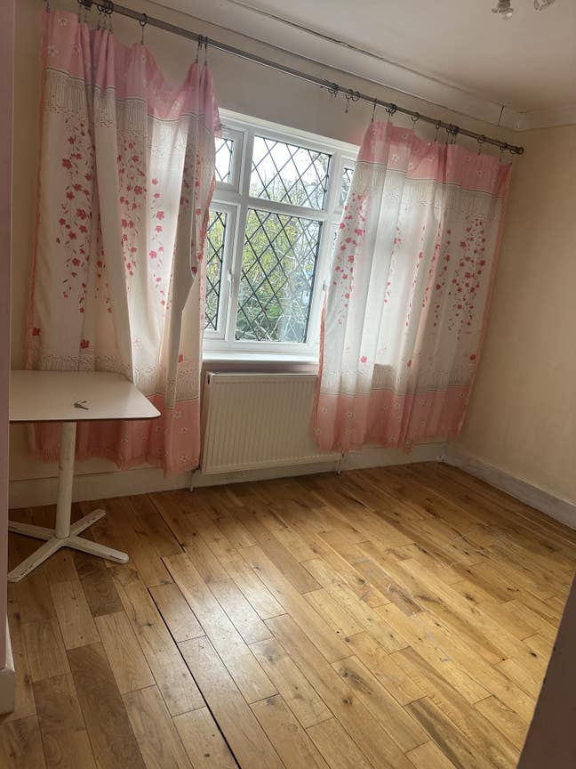 Lovely and good size double room Main Photo