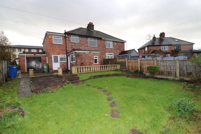 🏡 Dream 5-Bed Family Home –Warrington, Available✨ Main Photo
