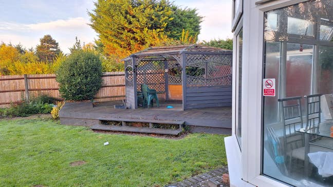 Large Ensuite Room Available Main Photo