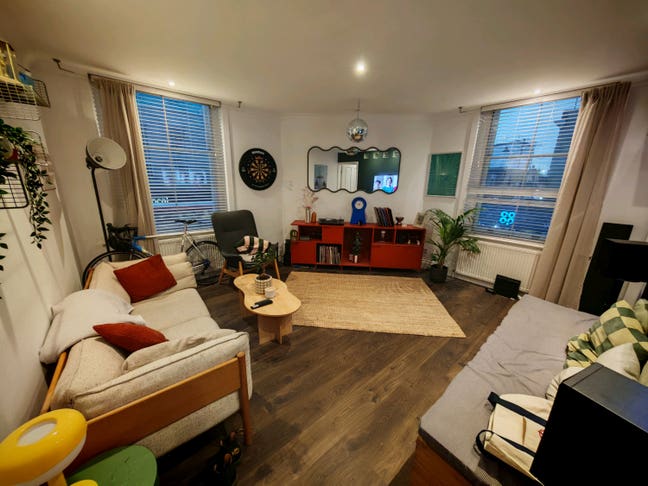 Modern 1 bed flat on gorgeous West Norwood High St Main Photo