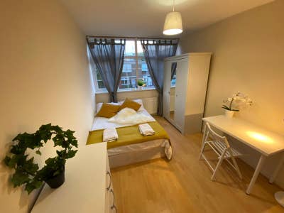 Modern 3-Bed Flat in E3 – Available Now 🔑🏠 Main Photo