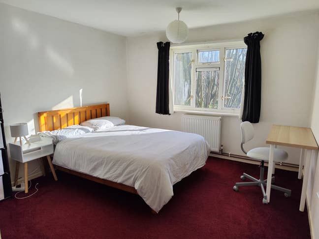 Spacious Double Room Opposite Park! Main Photo