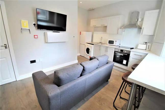 Looking for a 3rd housemate for July 2026 Main Photo