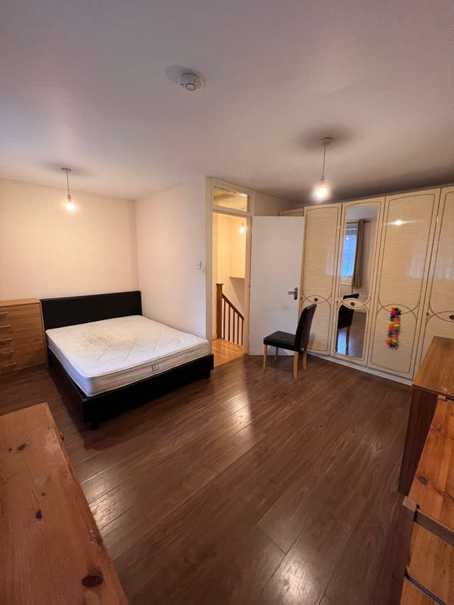 Large Furnished Room in 4 bed House in Lewisham Main Photo