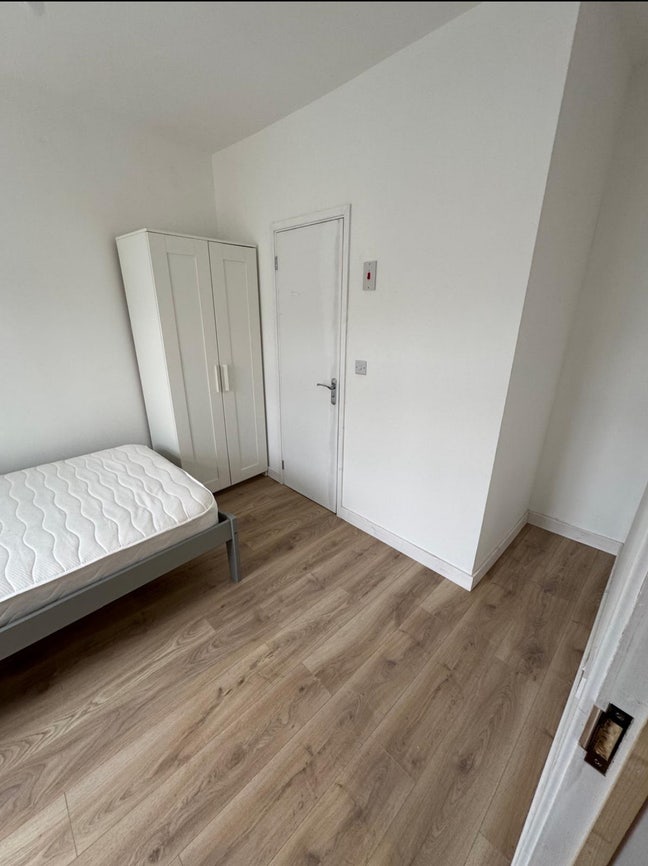 Double ensuite room near city centre Main Photo