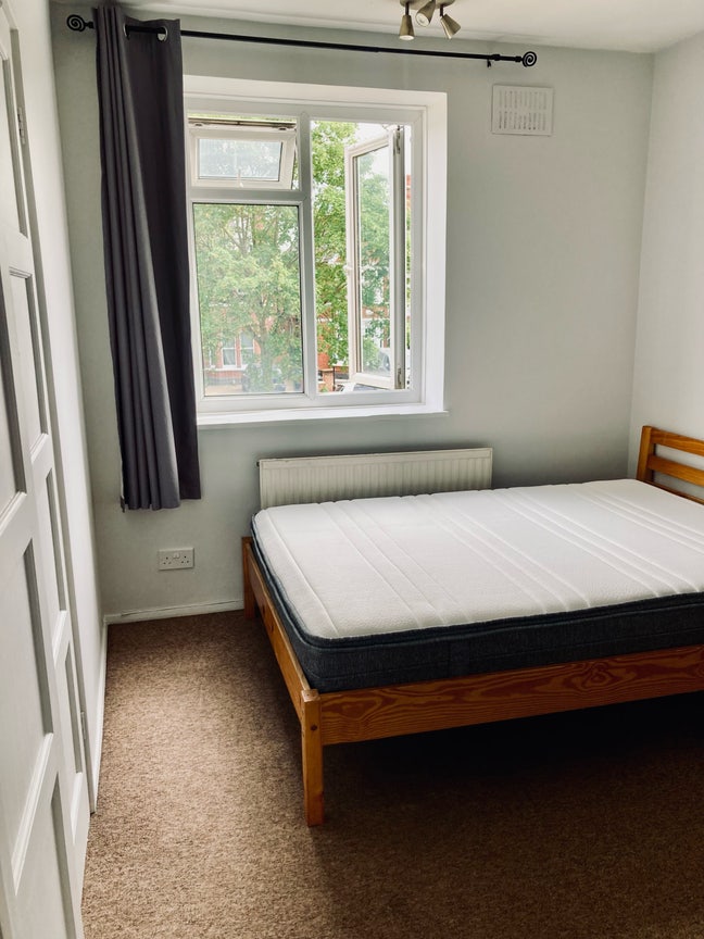 Double room in Ealing  Common  Main Photo