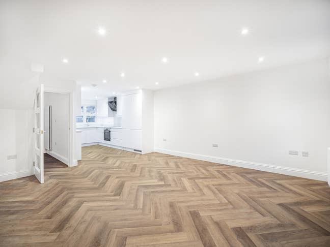 Stunning 6 Bedroom, 3 Bathroom House To Let!! Main Photo