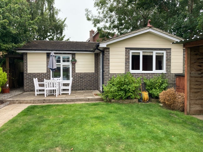 Double room available in cottage. Main Photo