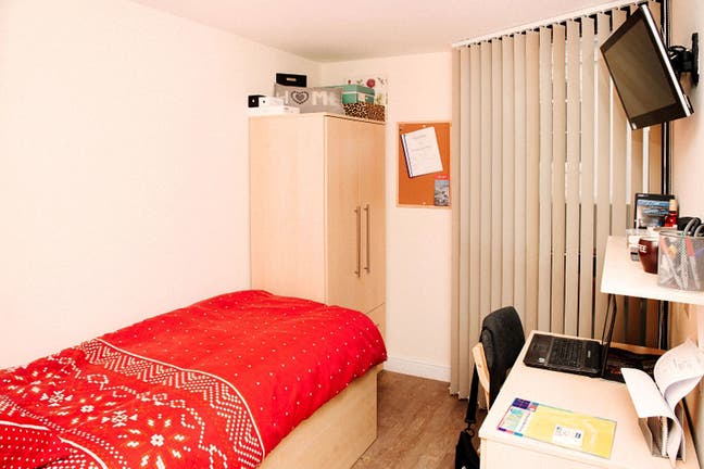 En-suite Room — Liverpool City Centre — Available  Main Photo