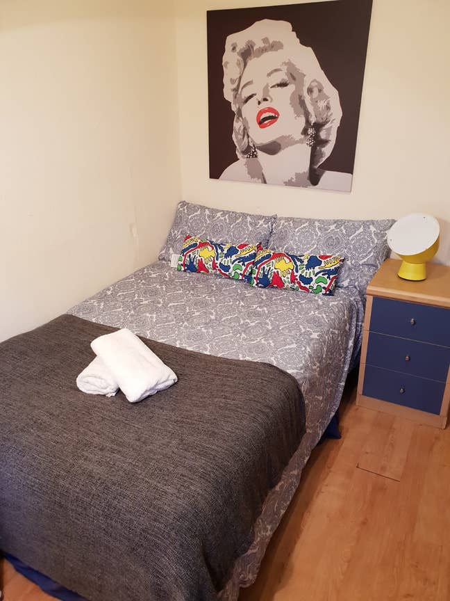 Bright Single Room Main Photo