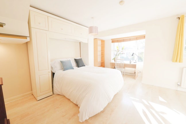 Huge Master Room in Bright House  Main Photo