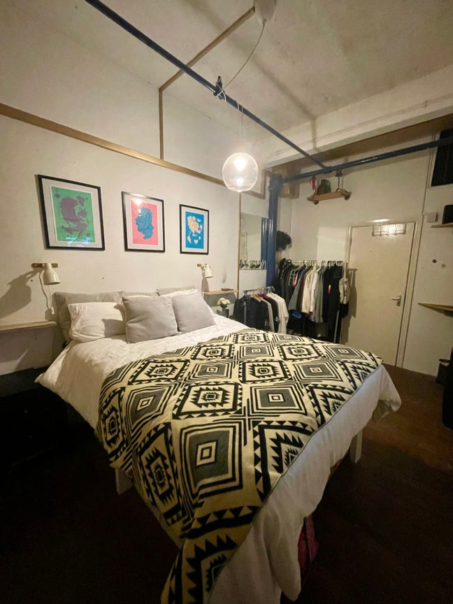 Room for Rent over Christmas Main Photo