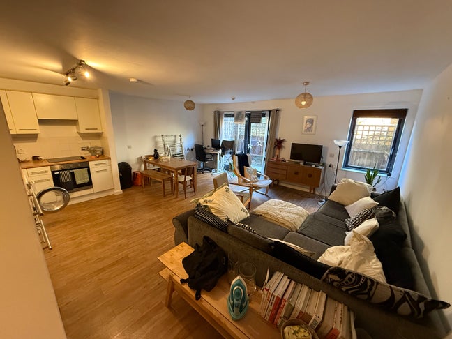 Two double bedrooms to rent in Homerton Main Photo