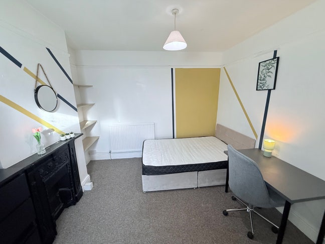 Spacious Double Room + All Bills Included Main Photo