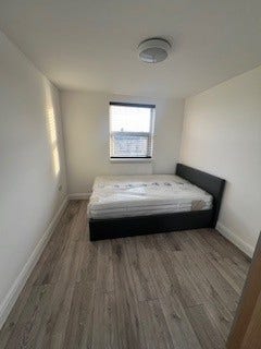 Double Room E7 - &pound;840 Availalbe Now Main Photo