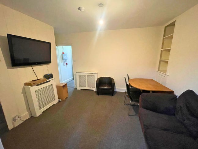 2 Double rooms available in Tiverton (EX16) Main Photo