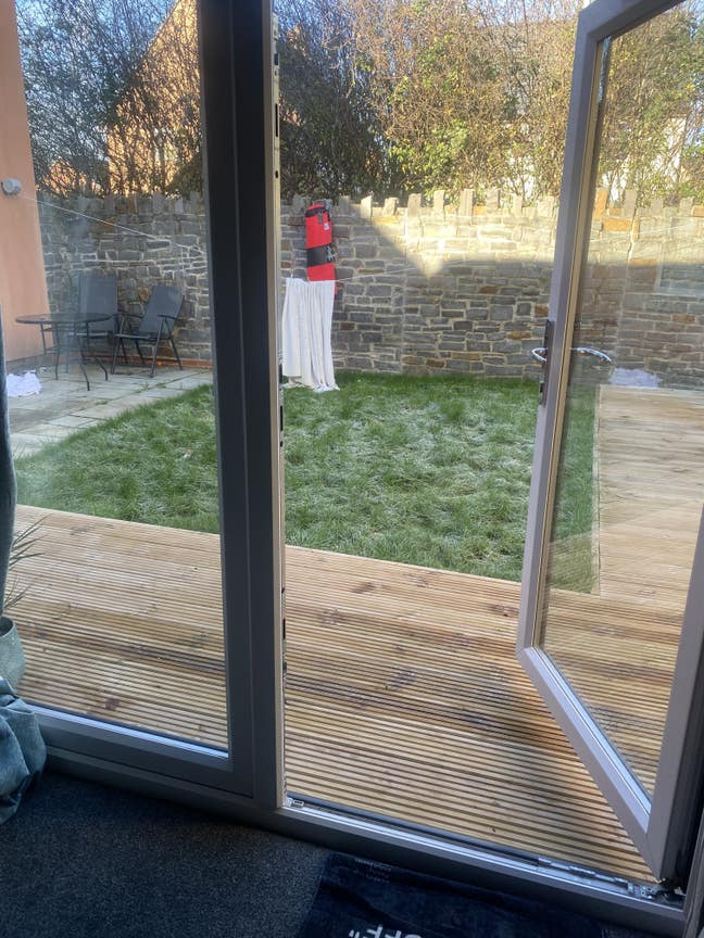 Looking for a female lodger for my garden bedroom Main Photo