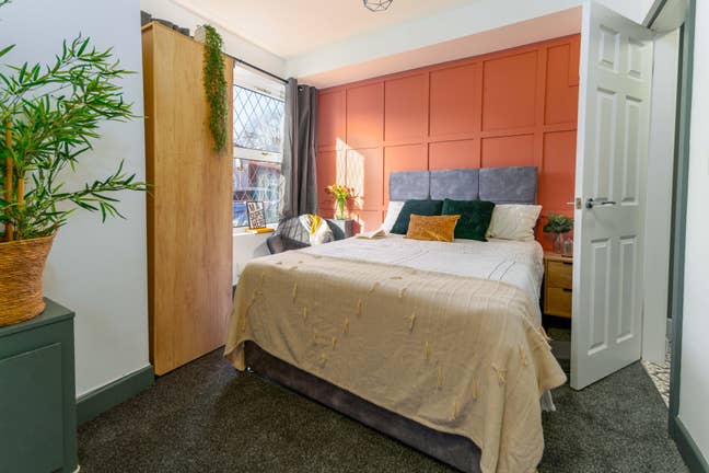 Ensuite Room | Media City Nearby | Bills Inc Main Photo