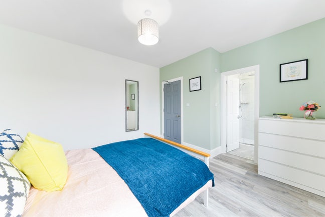 Double en-suite rooms available  Main Photo