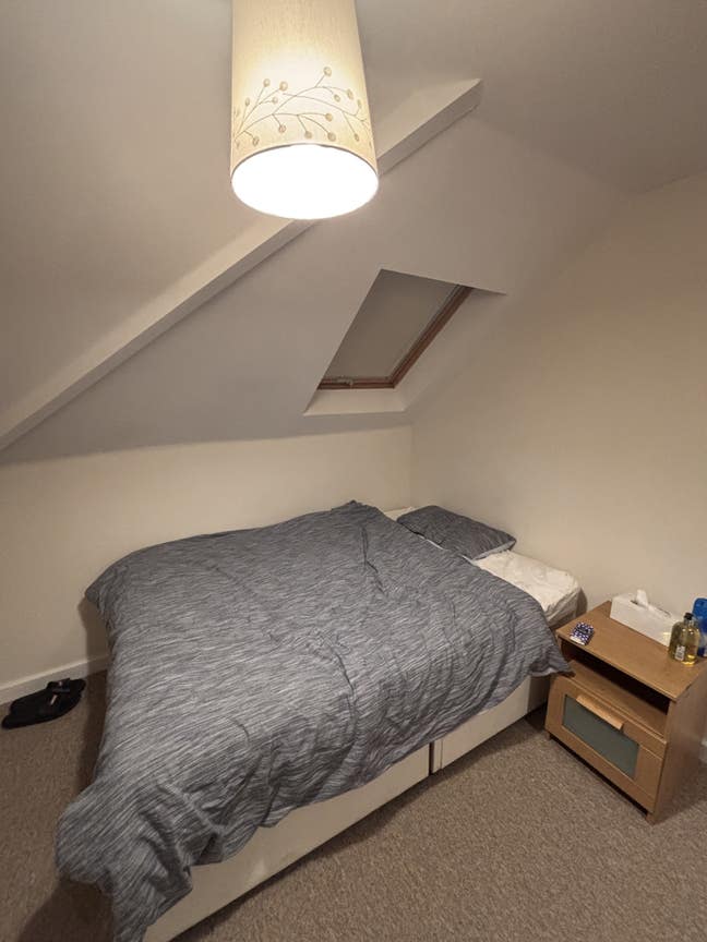 Massive double room with an en-suite and couch Main Photo