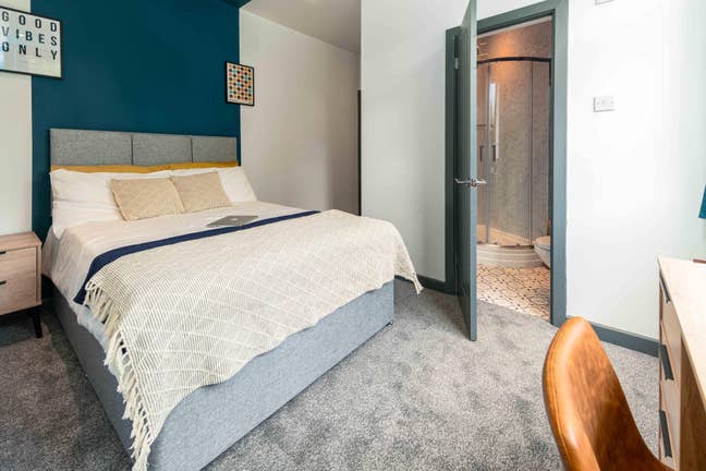 Modern Double Ensuite | All Bills Inc | Furnished  Main Photo