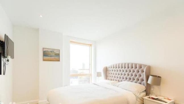 Beautiful Double Room next to Devons Road DLR Main Photo