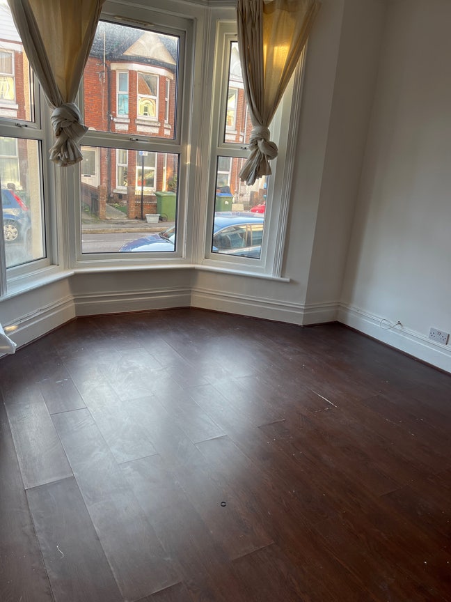 6 bed hmo 2 bath and sitting room  Main Photo