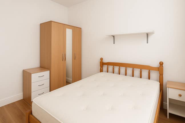 Double Bedroom- Wandsworth Road Main Photo