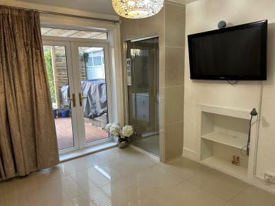 Double Room w En-suite / Single Room w Terrace Main Photo