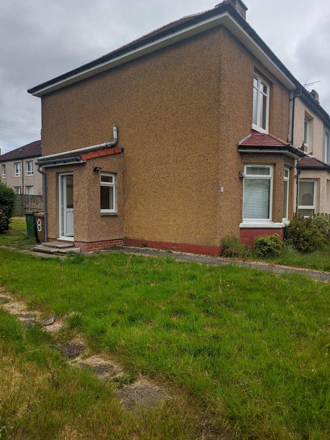 Private single room in semi detached house at G13  Main Photo