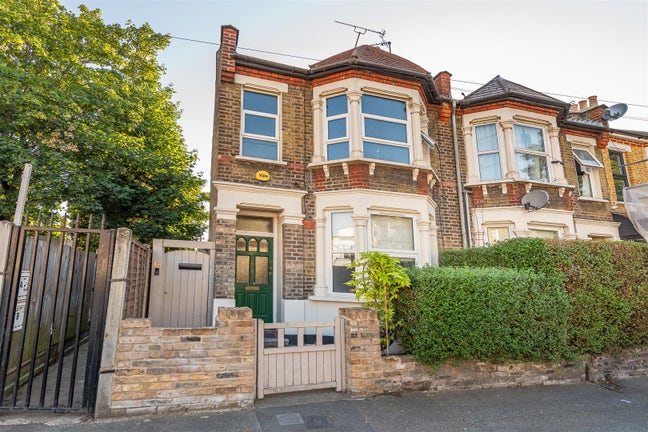 End of Terrace Beautiful Garden Flat Main Photo