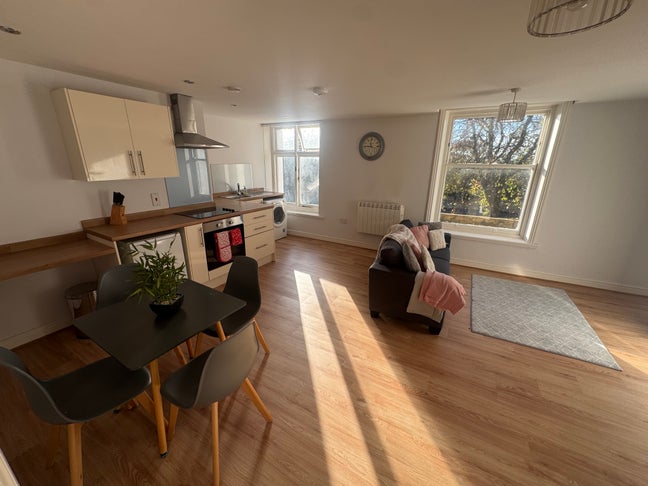 🏡 Luxury Spacious Apartment Available in Doncaste Main Photo